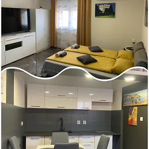 Dama Blizina Amfiteatra I Bus Kolodvora ,besplatan Privatni Parking,self-check- In Pula